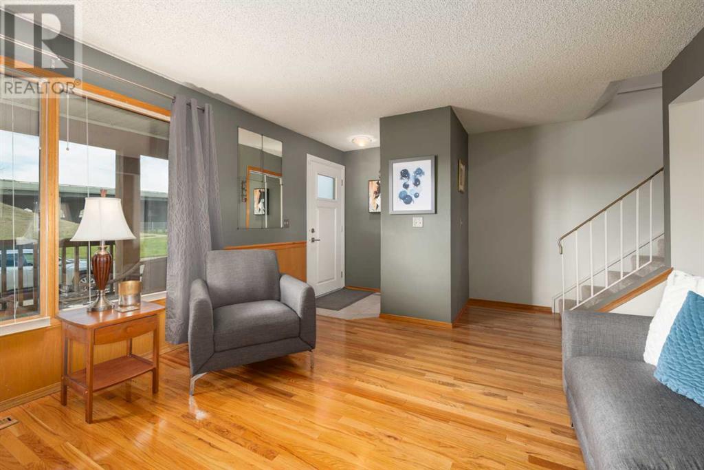 Single Family House for Sale in  Shawmeadows Close SW Shawnessy Calgary 