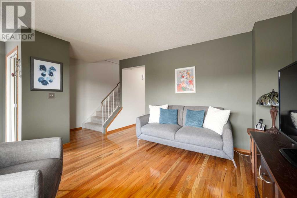 Single Family House for Sale in  Shawmeadows Close SW Shawnessy Calgary 