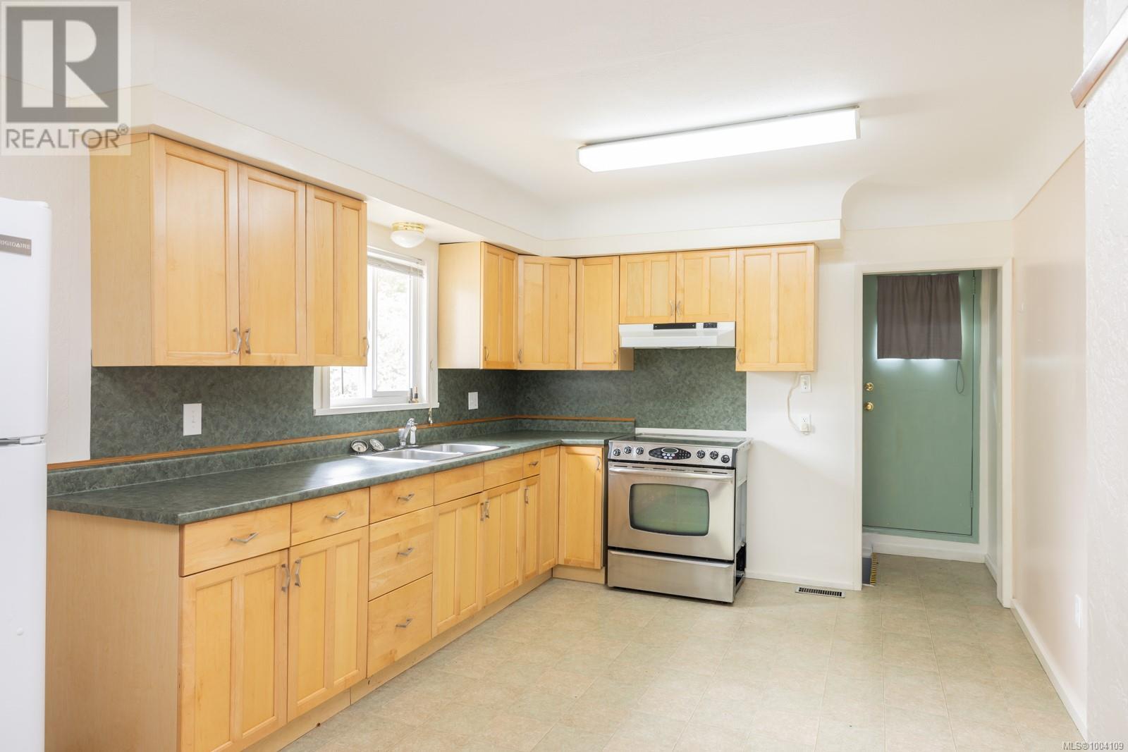 Photo 3 of 2277 Bellamy Rd, Langford BC