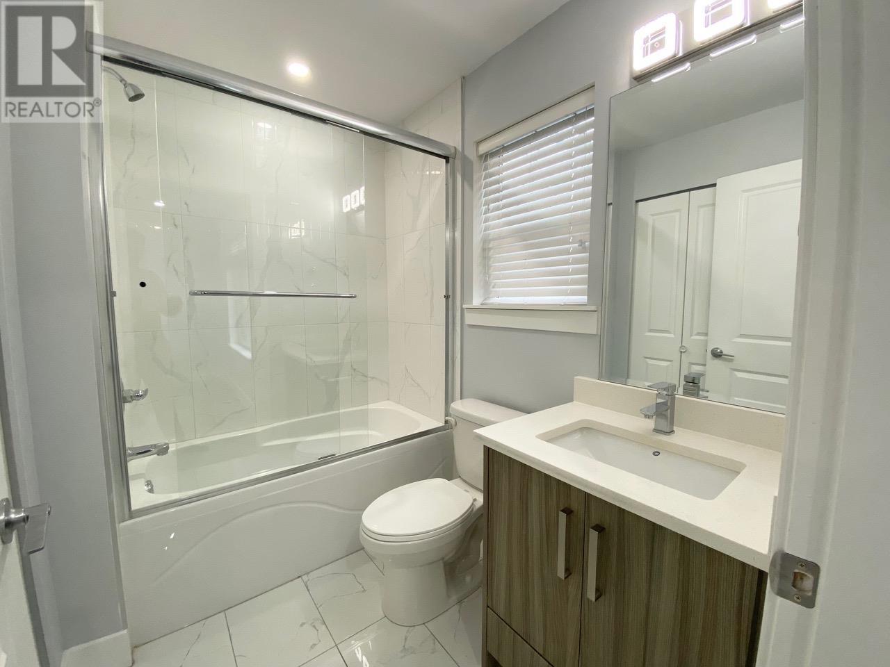 Photo 11 of 722 Coopland Crescent Unit 2, Kelowna BC