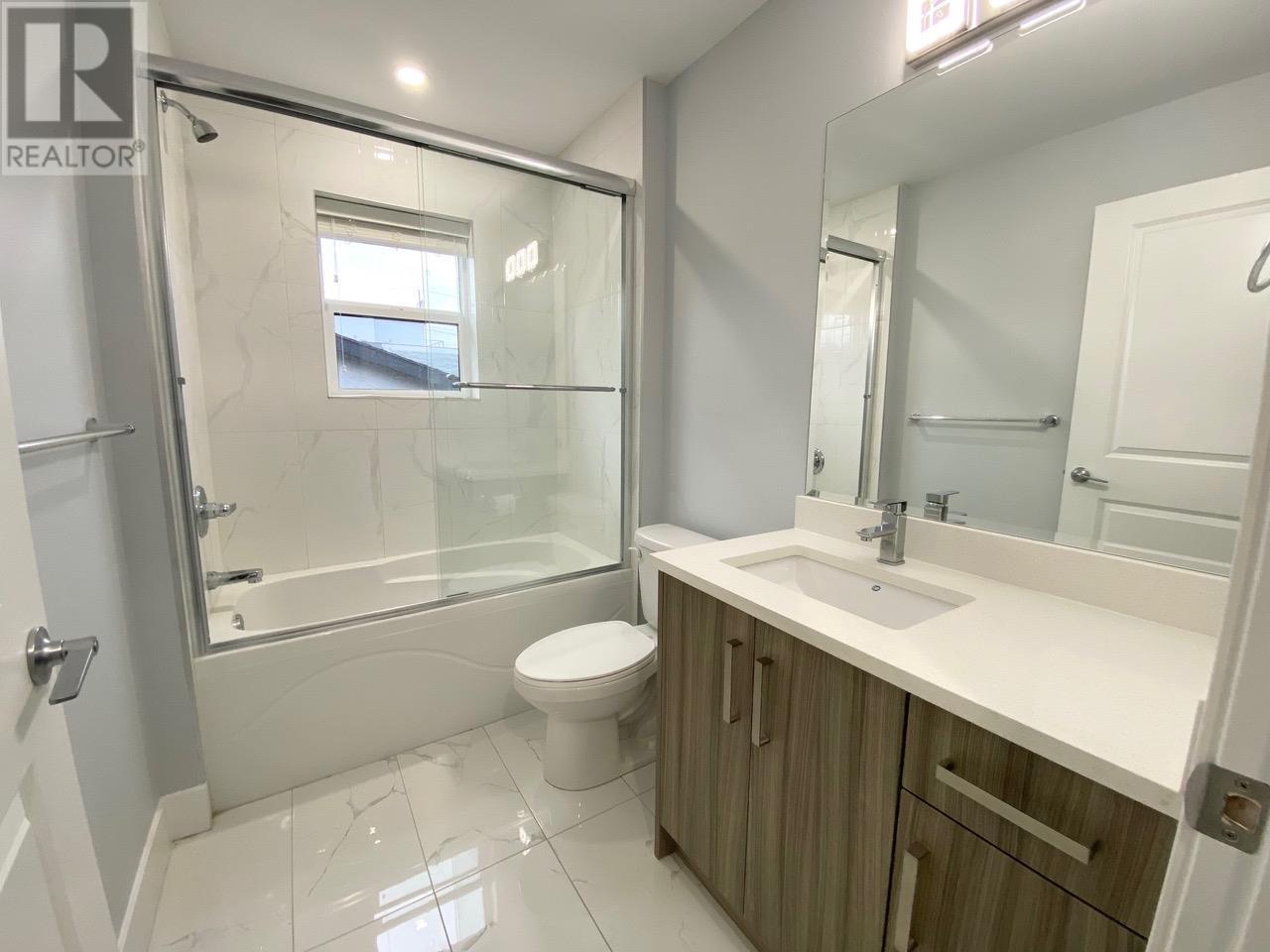 Photo 9 of 722 Coopland Crescent Unit 2, Kelowna BC