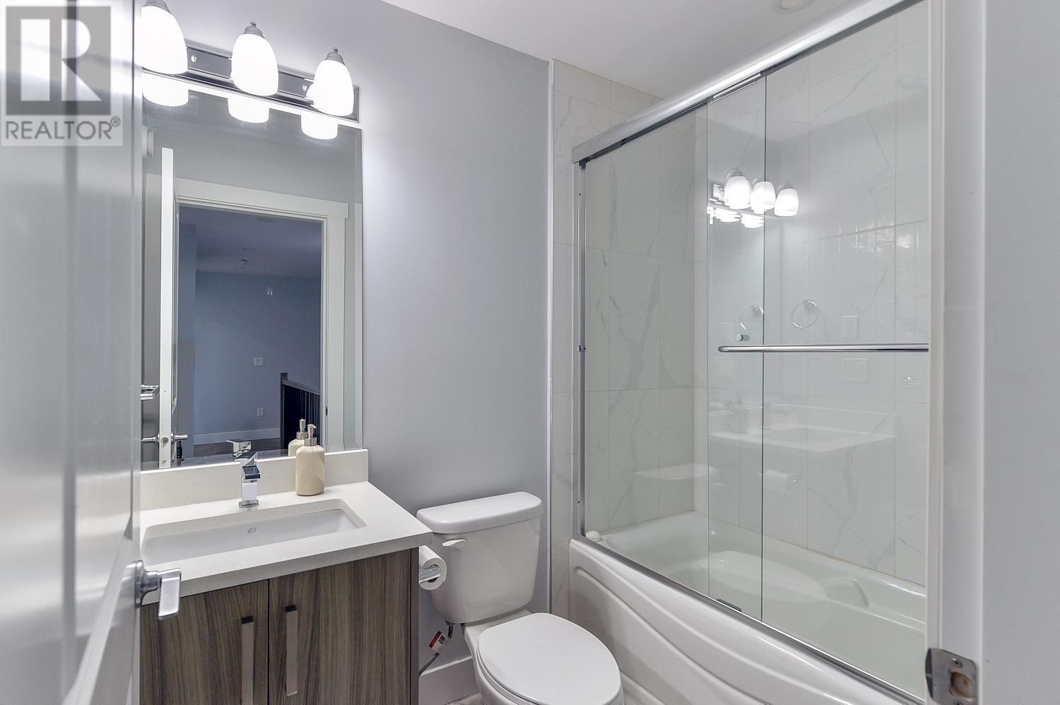 Photo 3 of 722 Coopland Crescent Unit 2, Kelowna BC