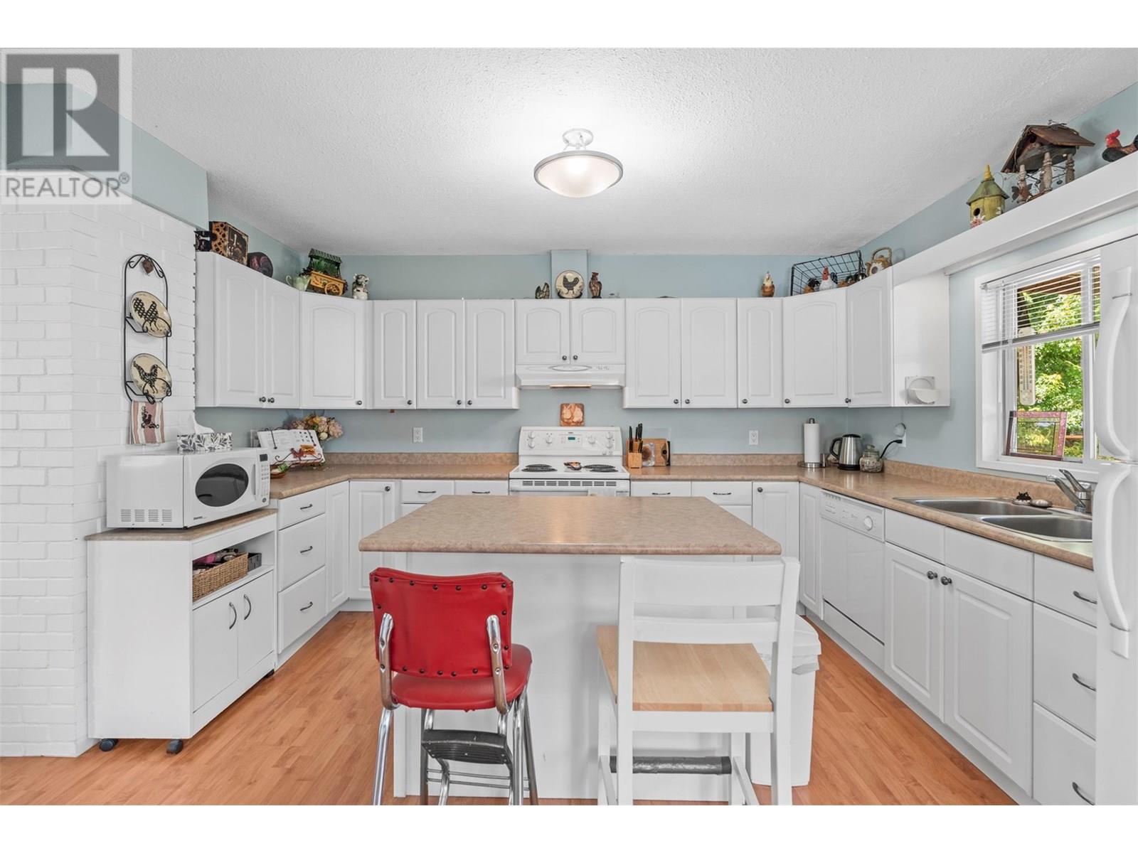 Photo 30 of 2270 Wilson Avenue, Armstrong BC