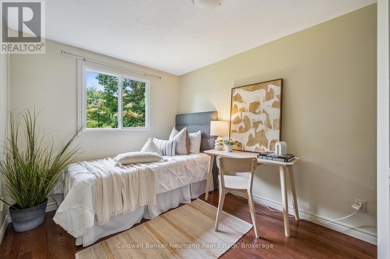 Photo 14 of 30 Mason Court, Guelph ON