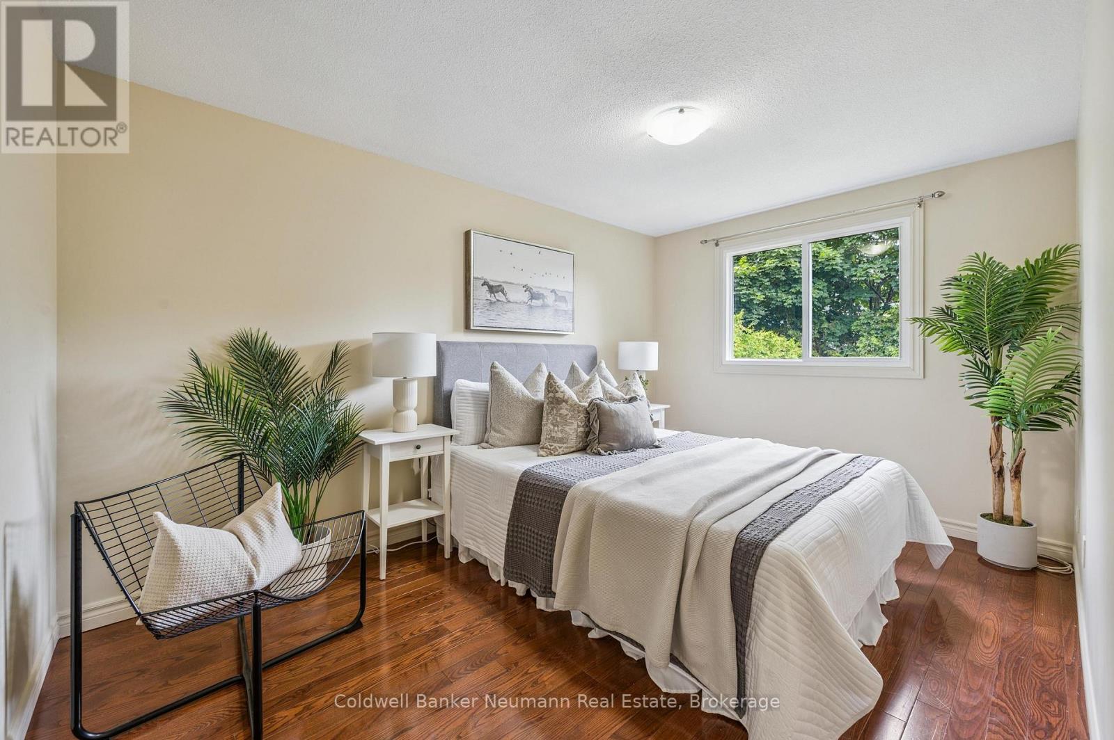 Photo 15 of 30 Mason Court, Guelph ON