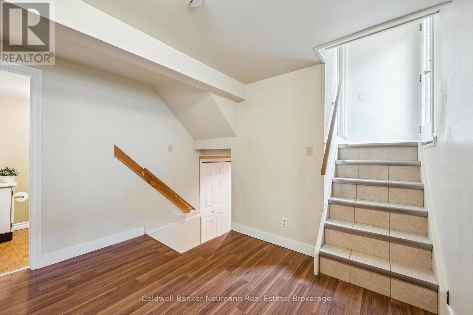Photo 19 of 30 Mason Court, Guelph ON