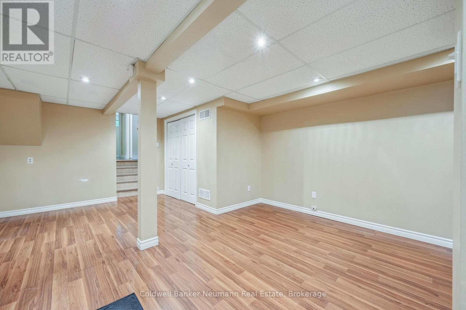 Photo 17 of 30 Mason Court, Guelph ON
