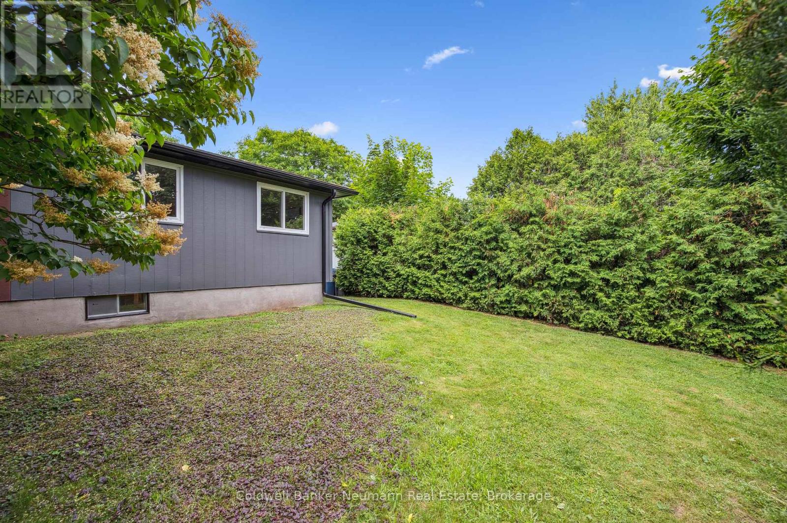 Photo 24 of 30 Mason Court, Guelph ON