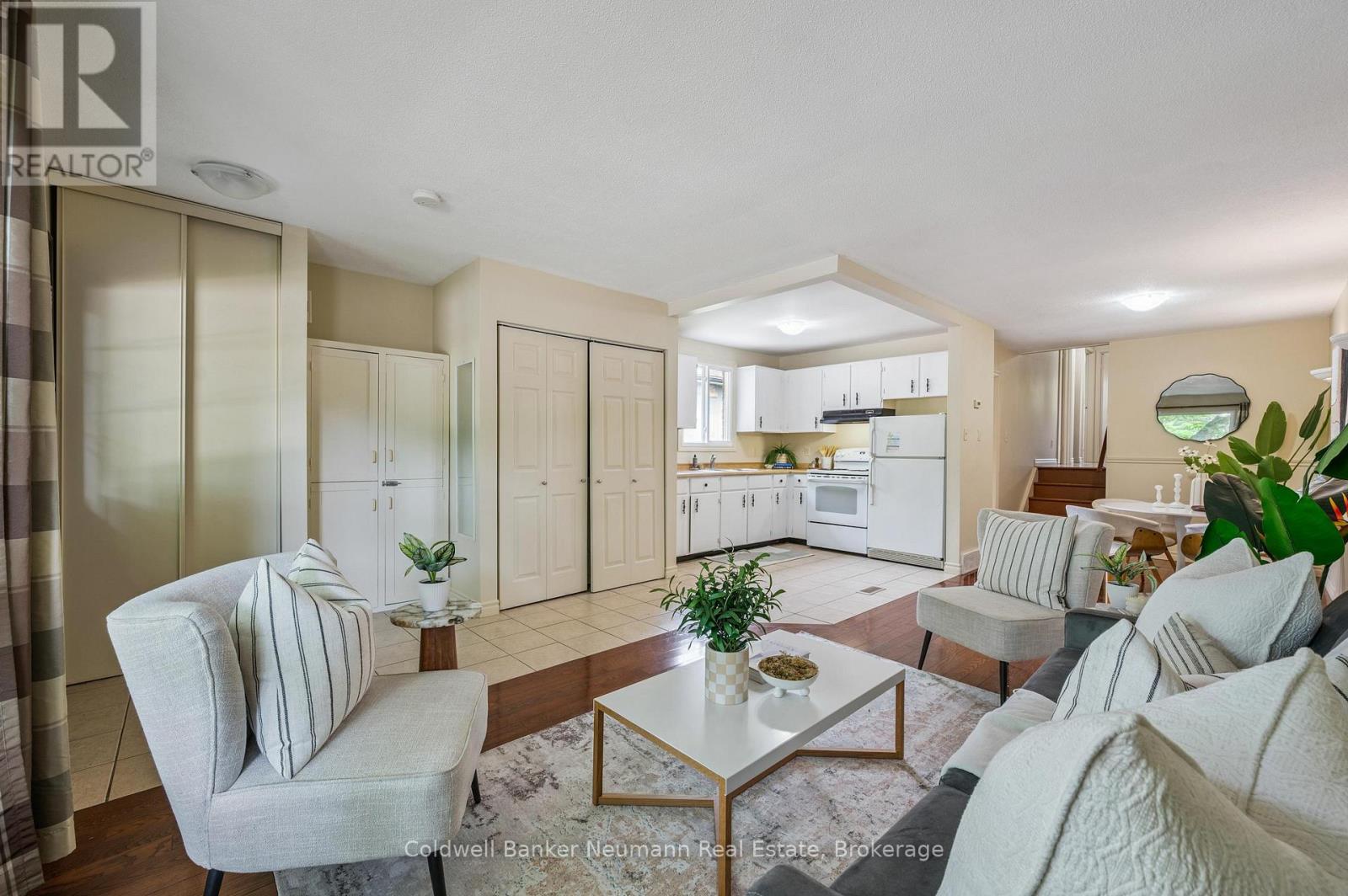 Photo 12 of 30 Mason Court, Guelph ON
