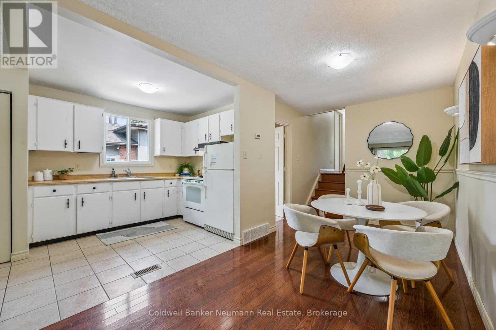 Photo 33 of 30 Mason Court, Guelph ON