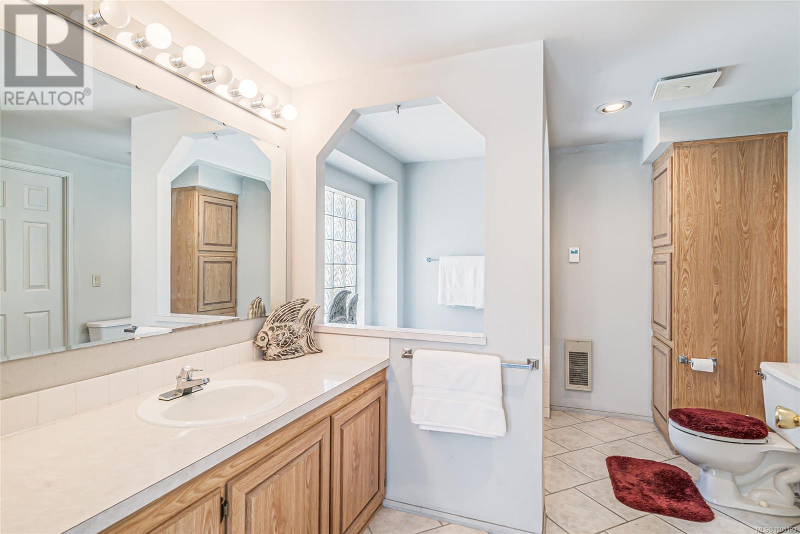 Photo 2 of 1122 Popham Rd, Parksville BC