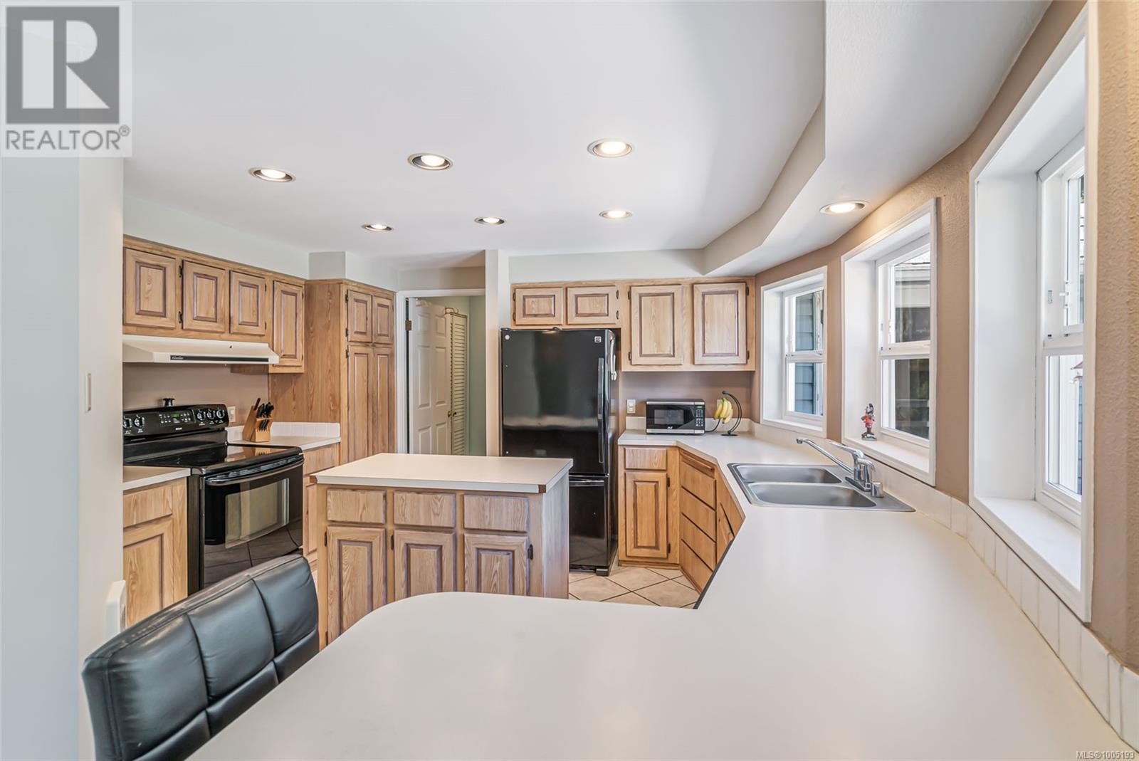 Photo 41 of 1122 Popham Rd, Parksville BC