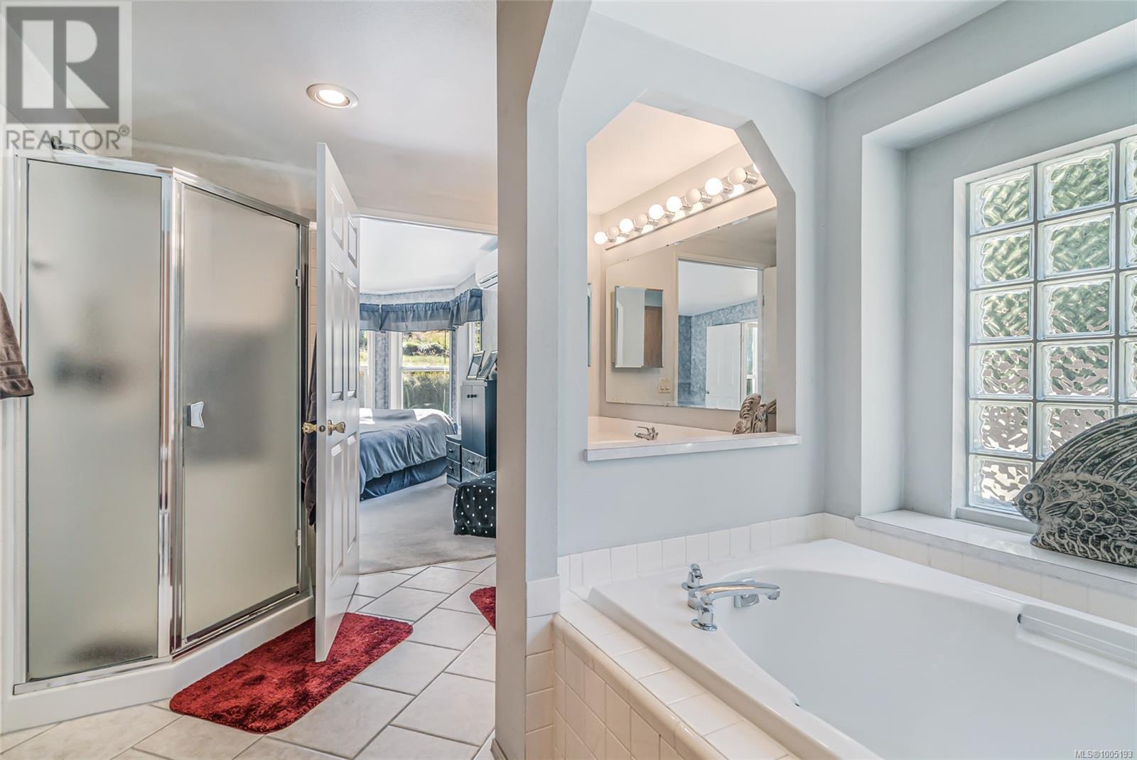 Photo 31 of 1122 Popham Rd, Parksville BC