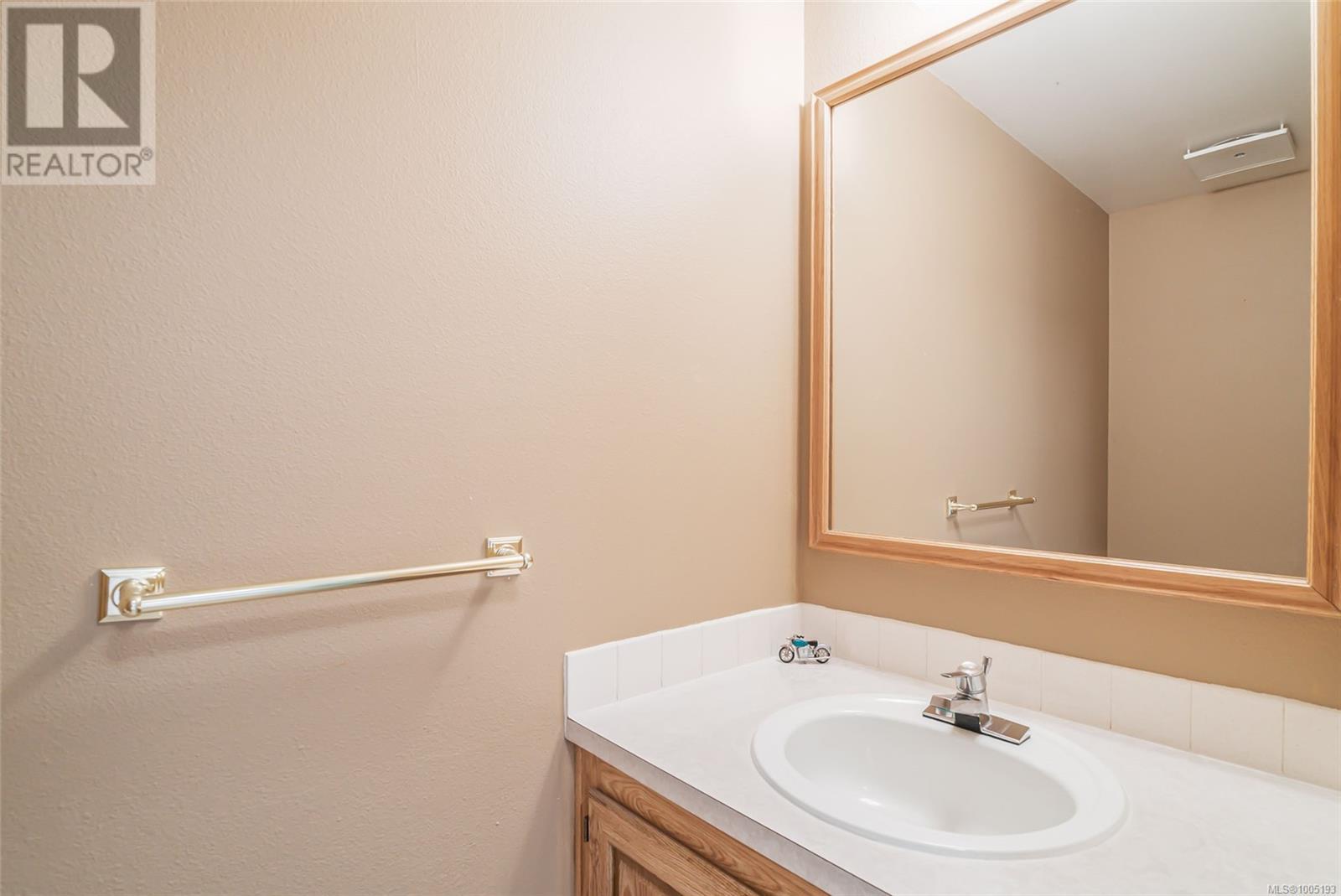 Photo 34 of 1122 Popham Rd, Parksville BC