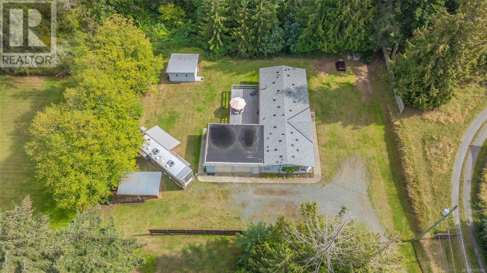 Photo 10 of 1122 Popham Rd, Parksville BC