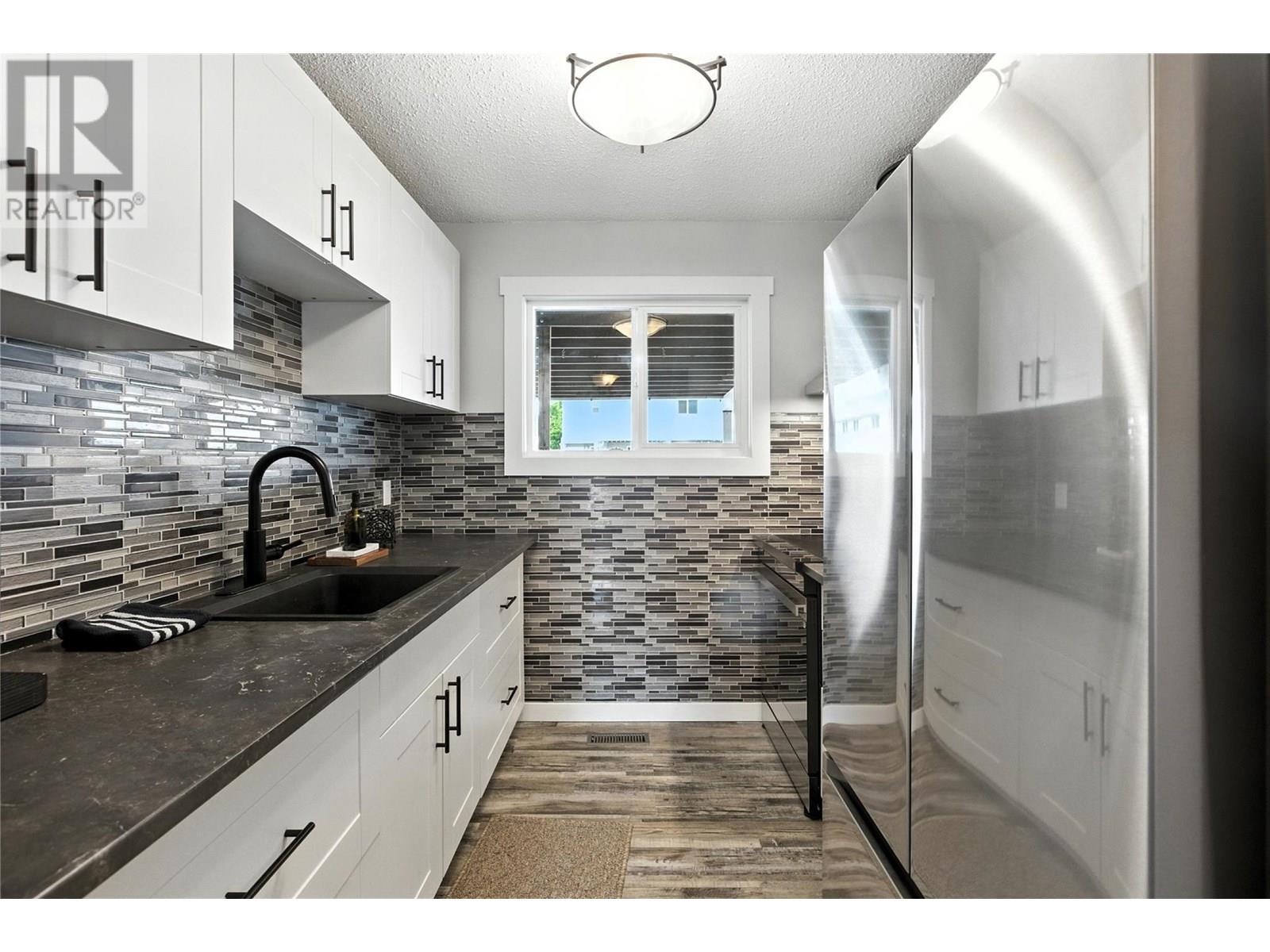 Photo 2 of 800 Southill Street Unit 4, Kamloops BC