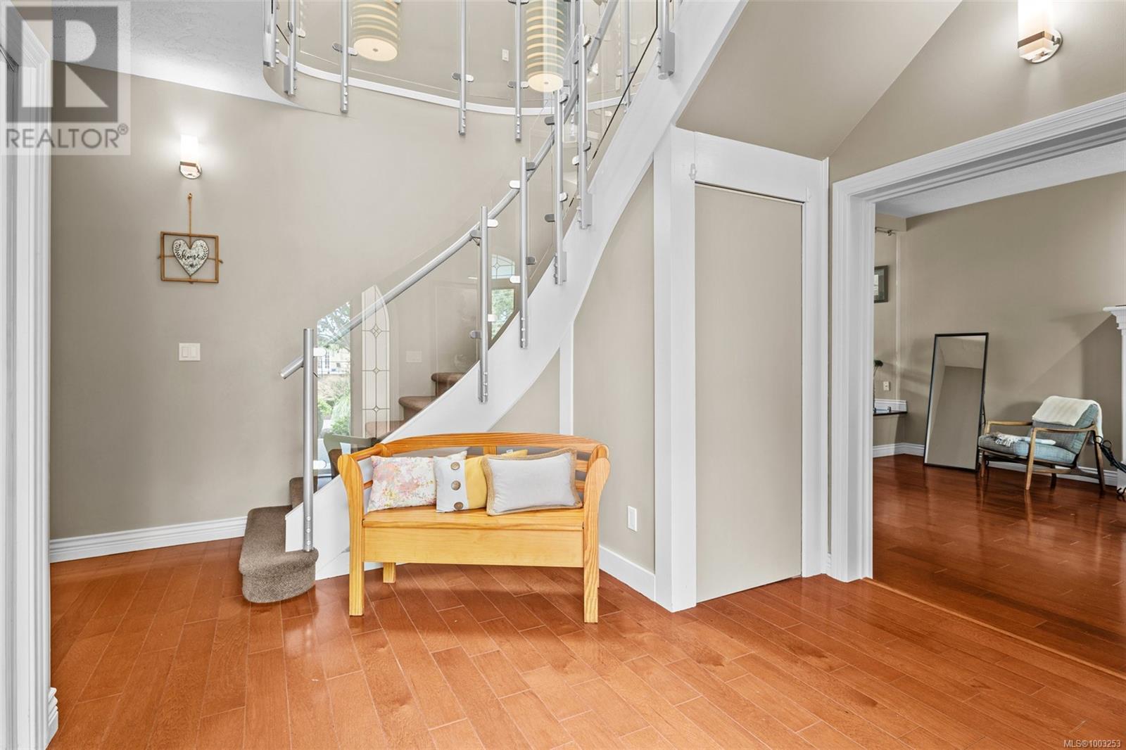 Photo 17 of 2013 Ferndale Rd, Saanich BC