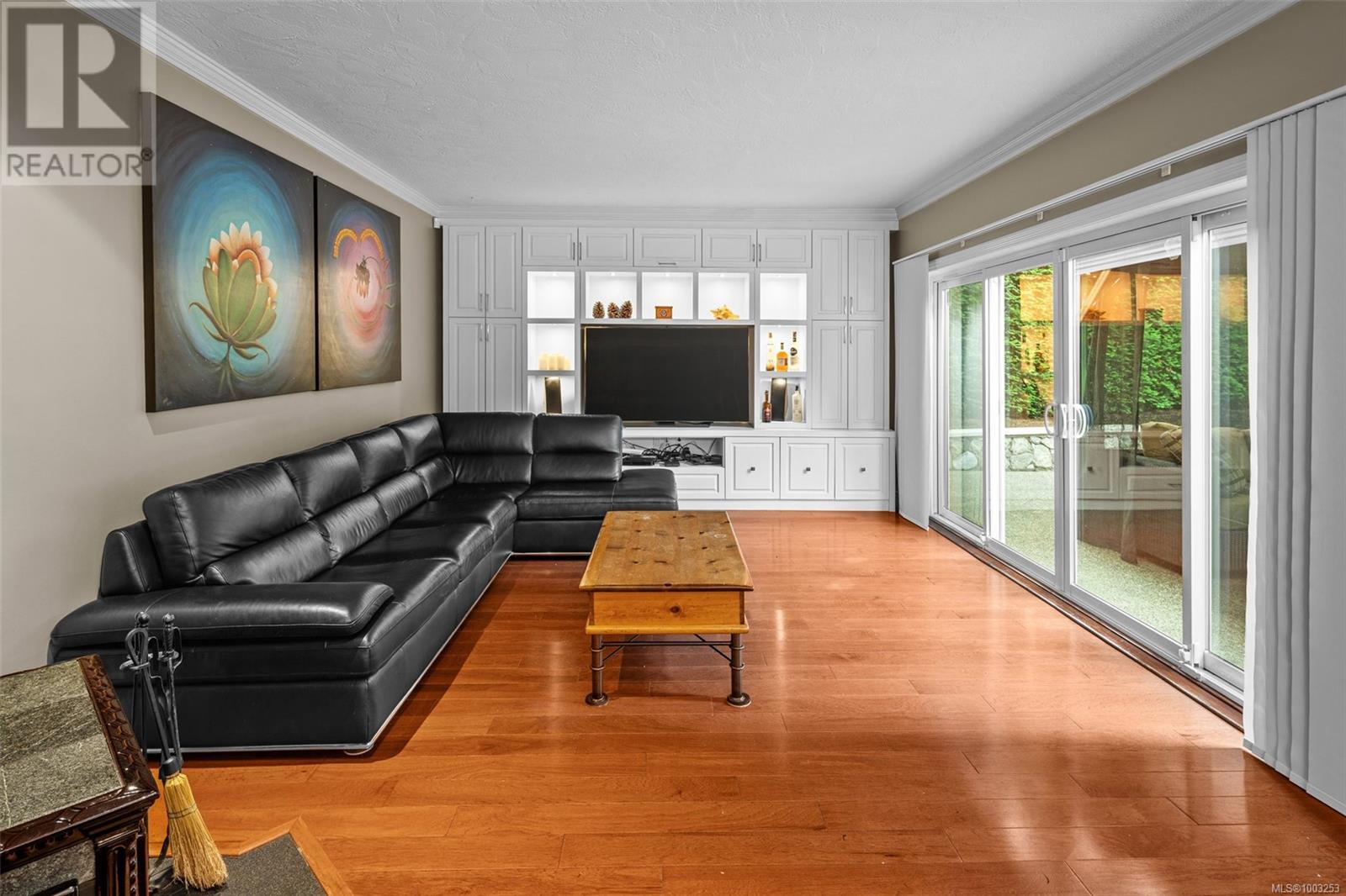 Photo 31 of 2013 Ferndale Rd, Saanich BC