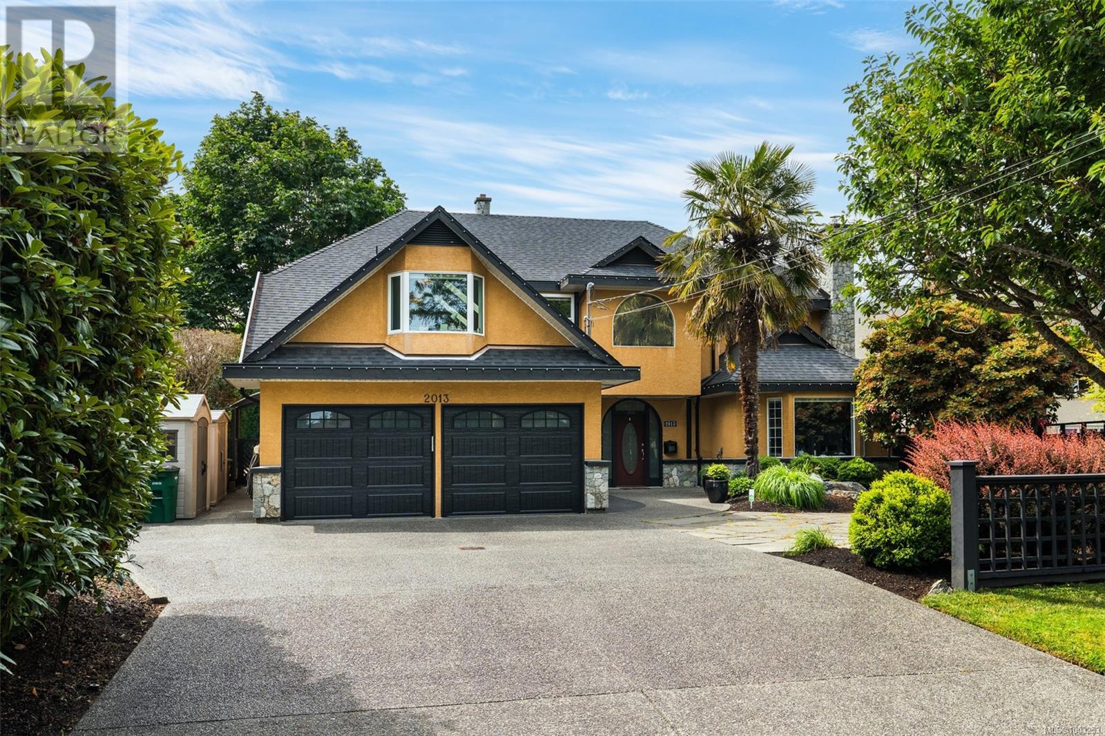 Photo 14 of 2013 Ferndale Rd, Saanich BC