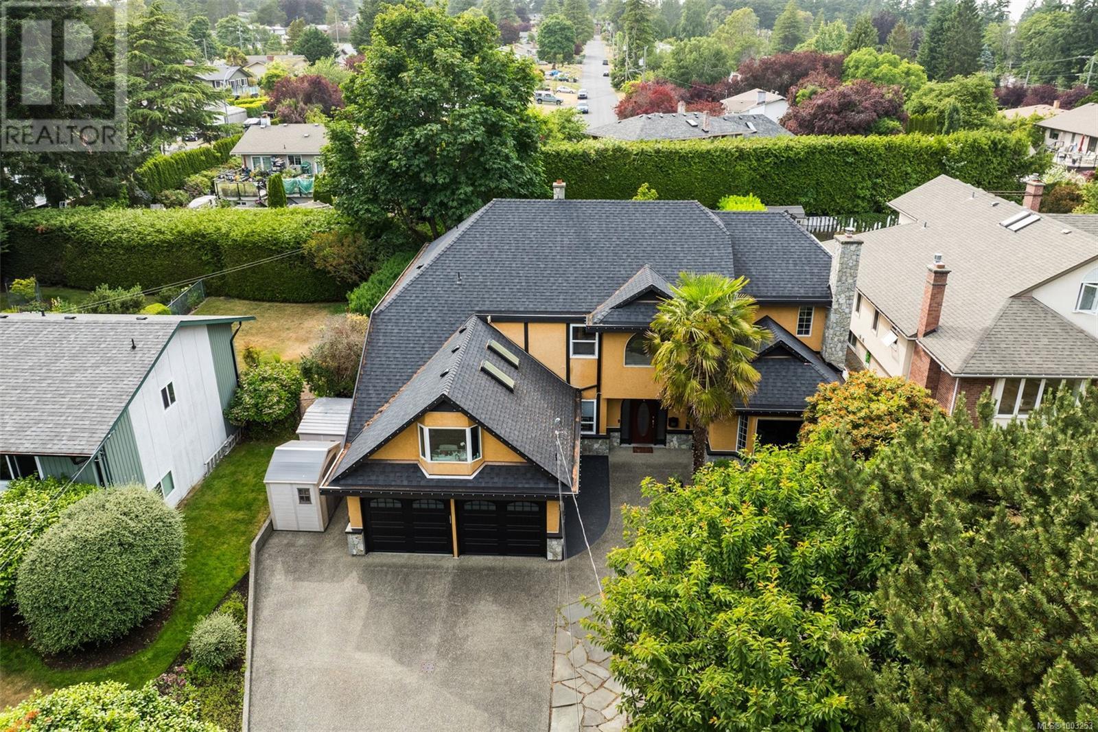 Photo 60 of 2013 Ferndale Rd, Saanich BC
