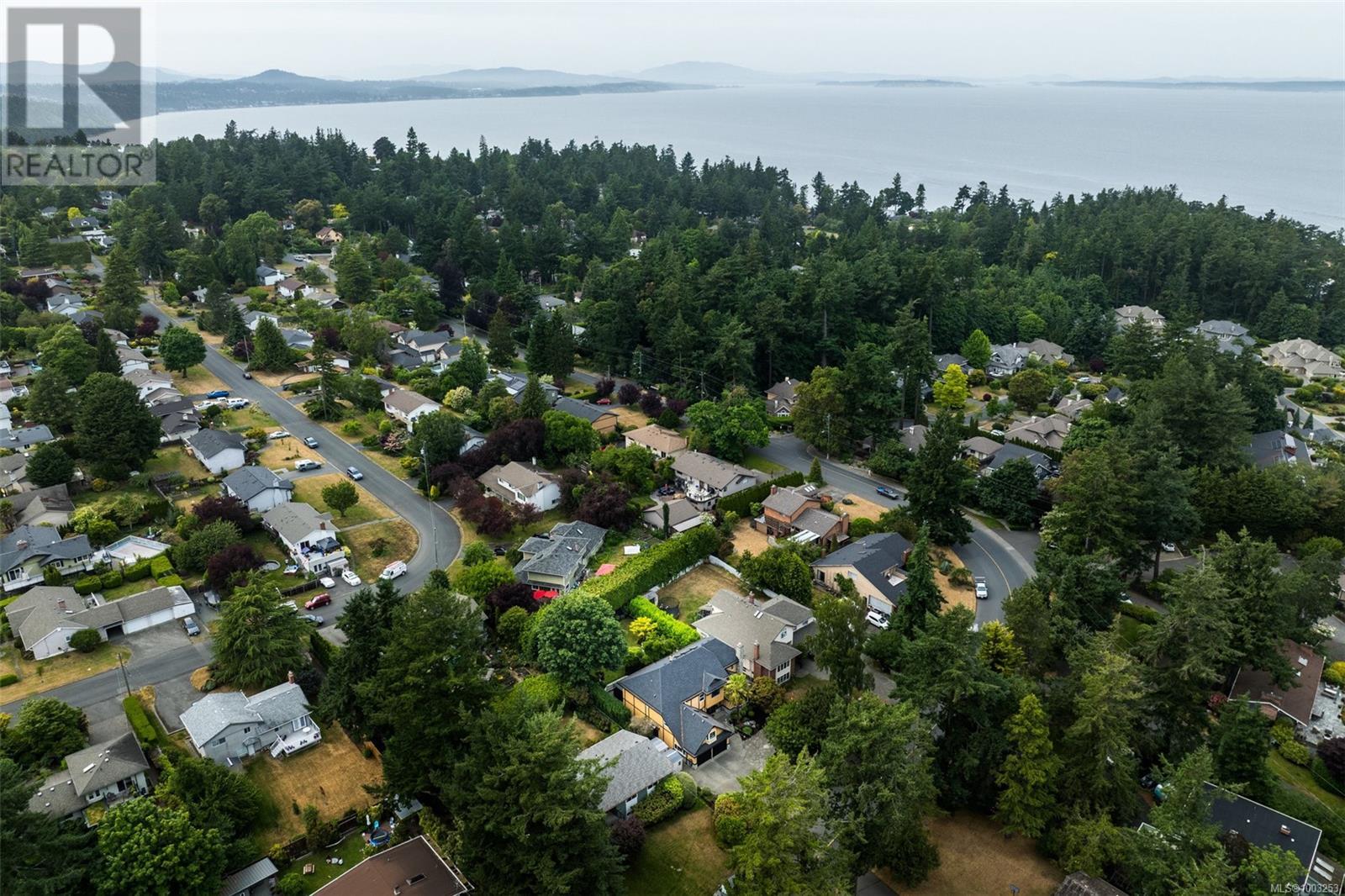 Photo 69 of 2013 Ferndale Rd, Saanich BC