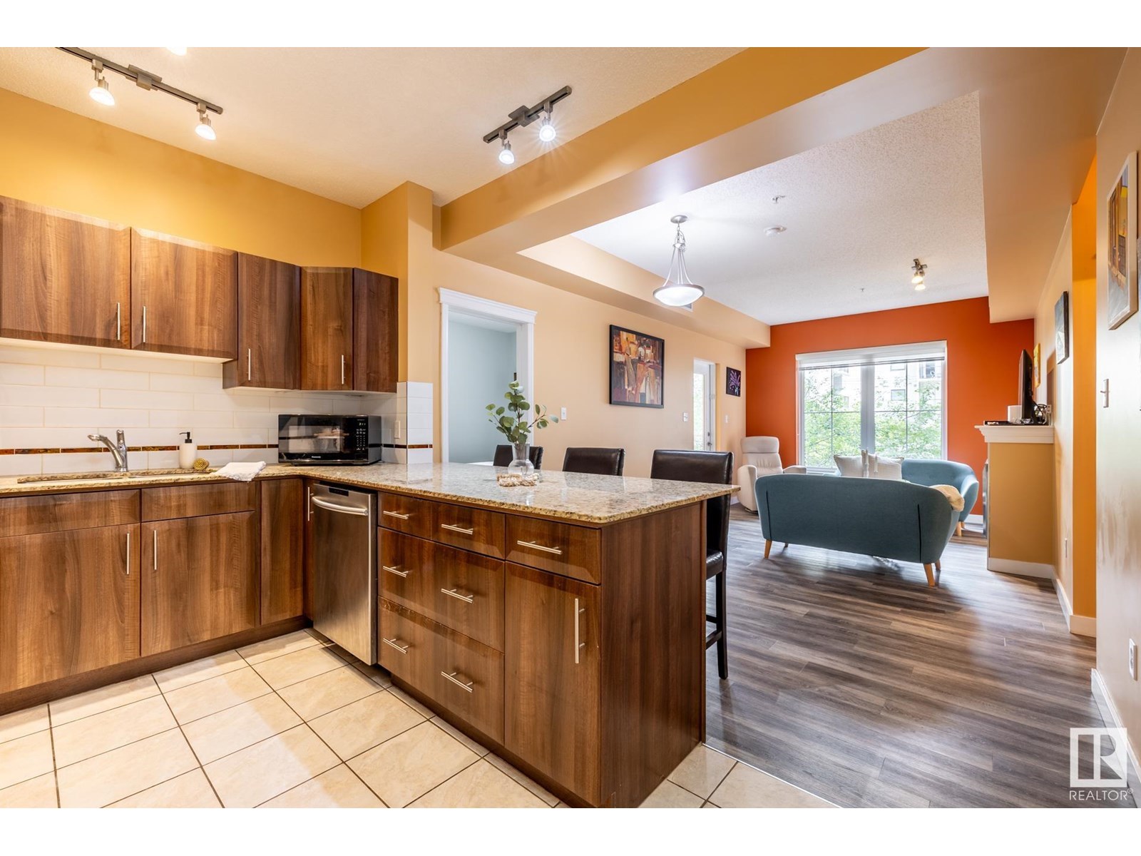 Photo 8 of 209 10333 112 St Nw, Edmonton AB