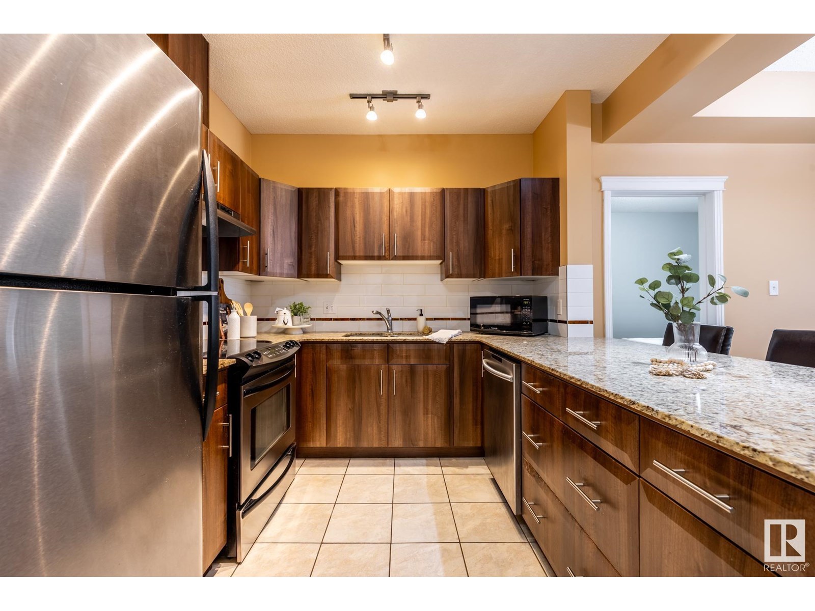 Photo 9 of 209 10333 112 St Nw, Edmonton AB