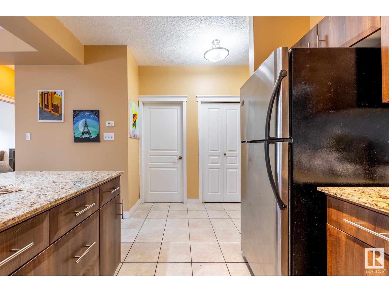 Photo 10 of 209 10333 112 St Nw, Edmonton AB