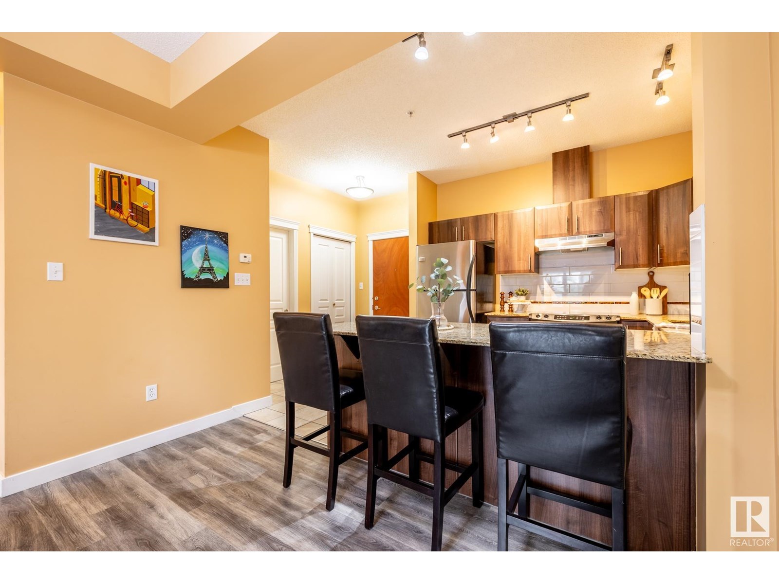 Photo 3 of 209 10333 112 St Nw, Edmonton AB