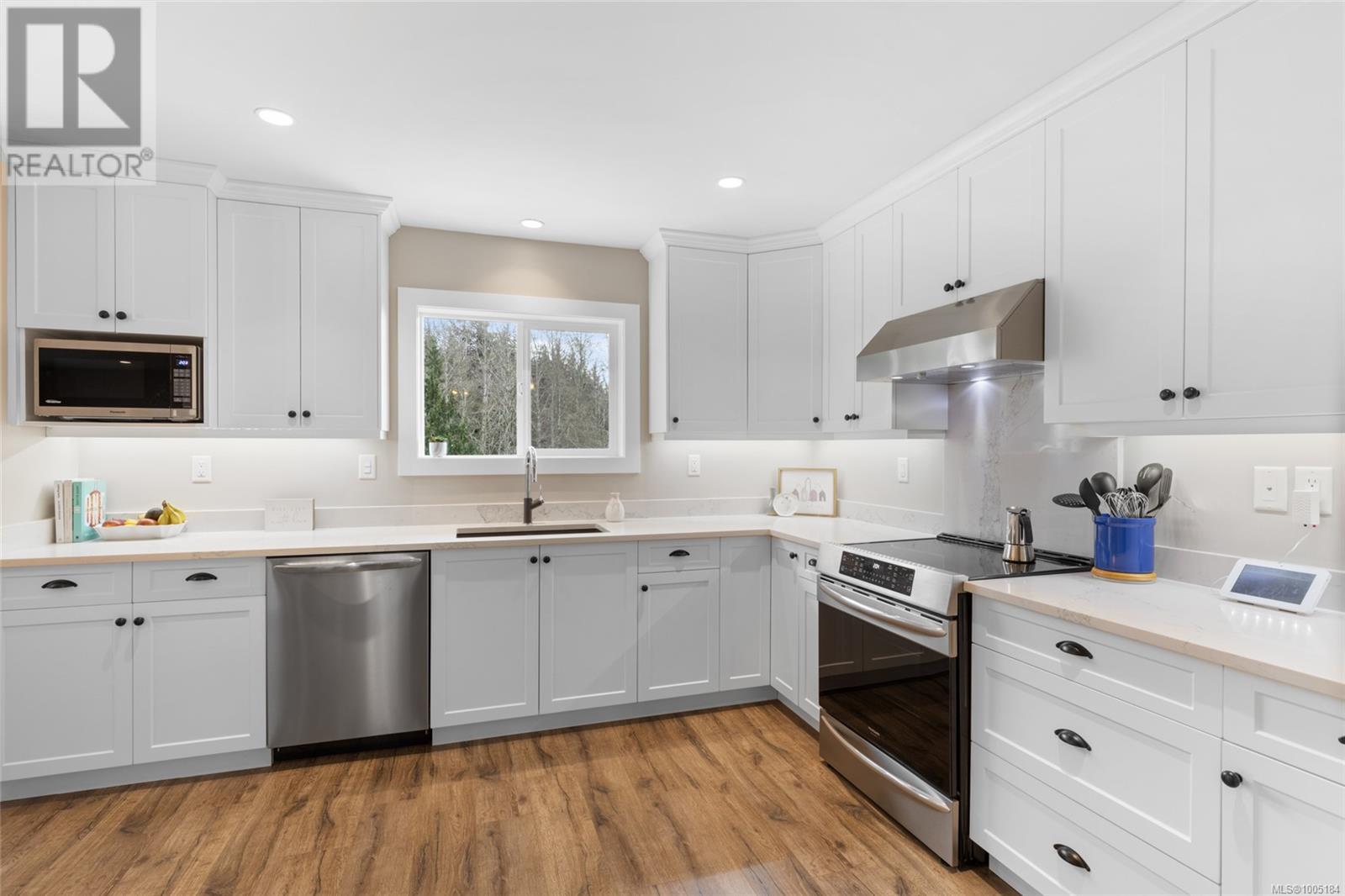 Photo 22 of 4090 Otter Point Rd, Sooke BC