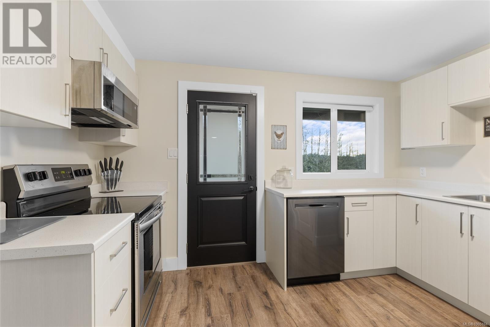Photo 17 of 4090 Otter Point Rd, Sooke BC