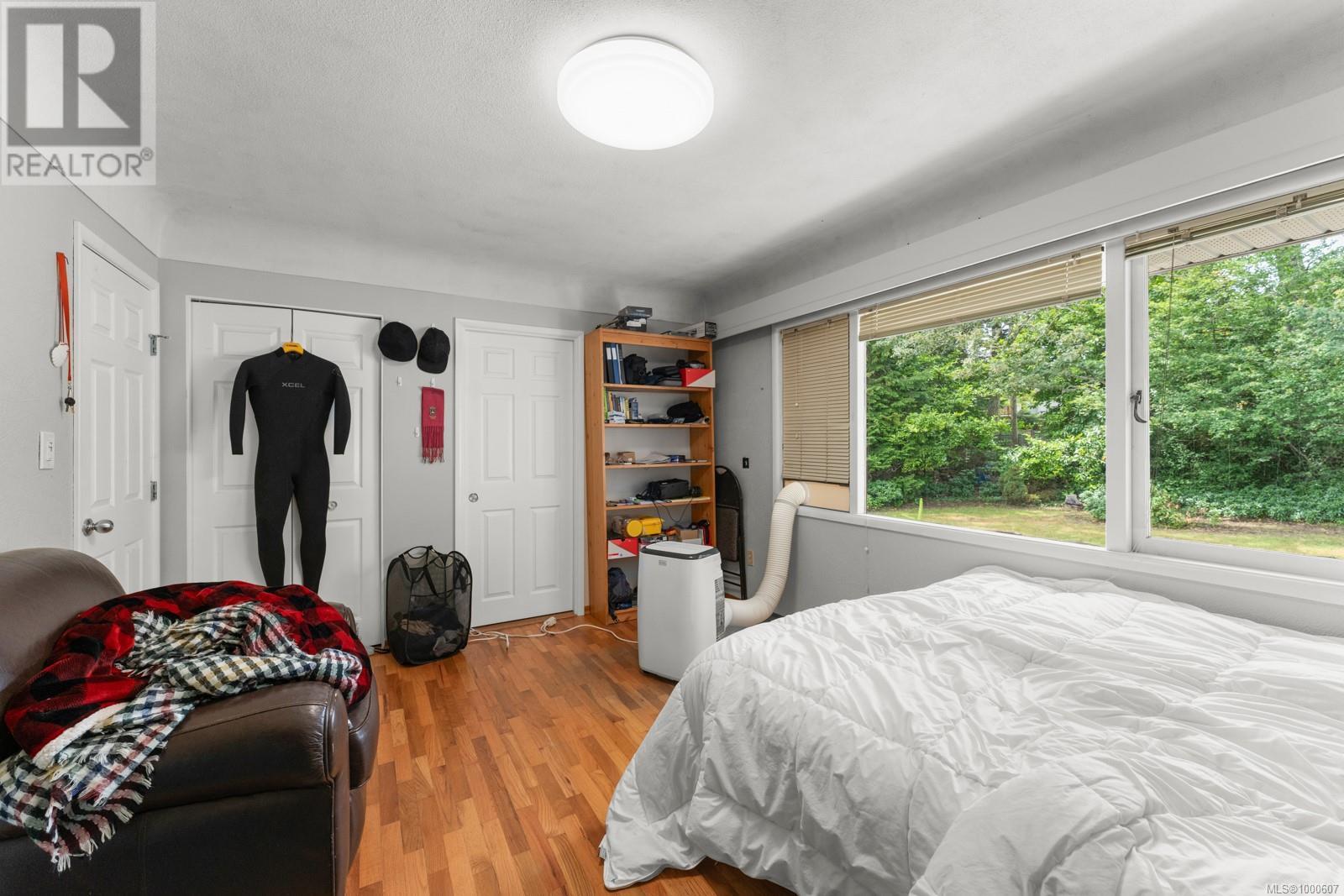Photo 16 of 3352 Henderson Rd, Oak Bay BC