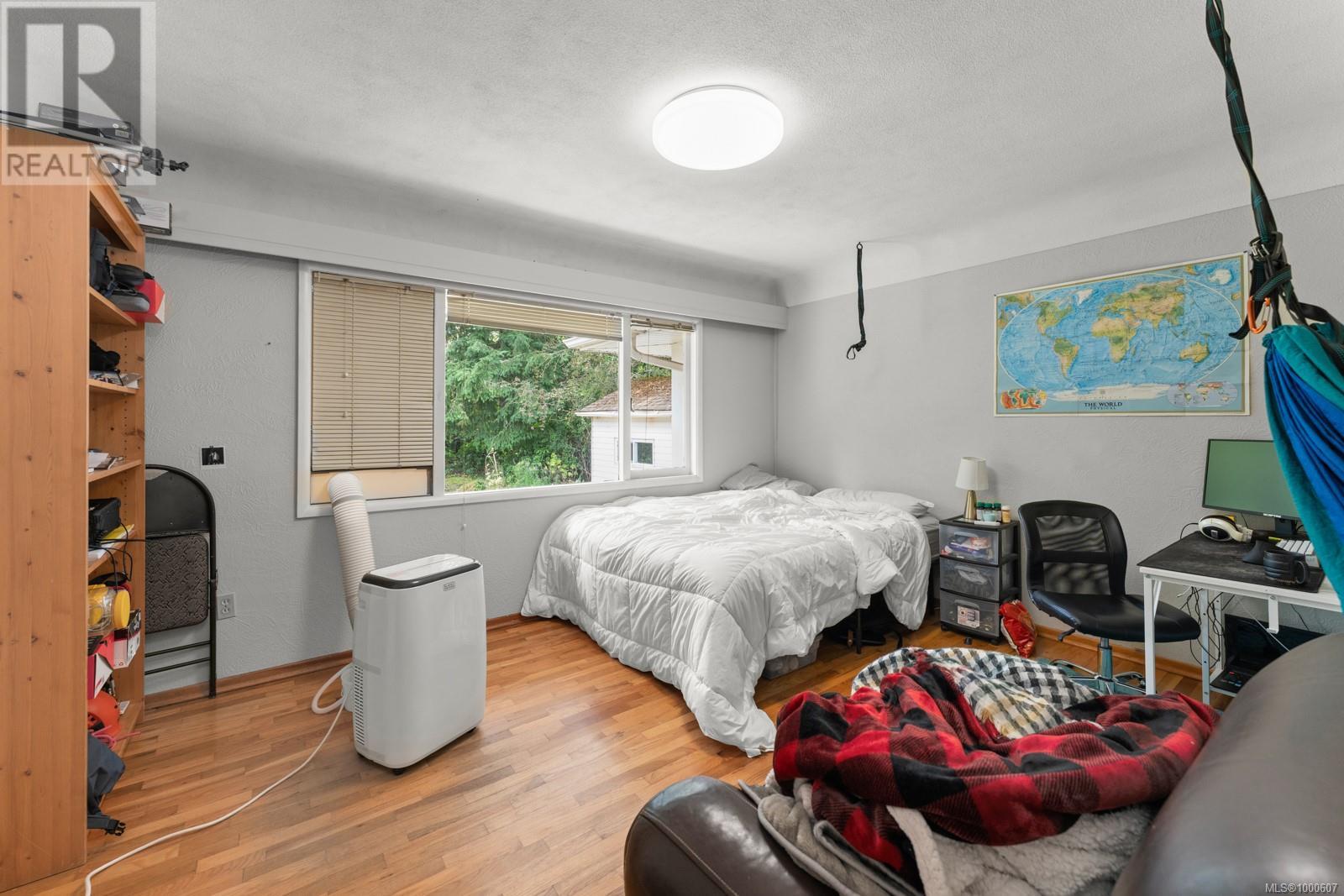 Photo 18 of 3352 Henderson Rd, Oak Bay BC
