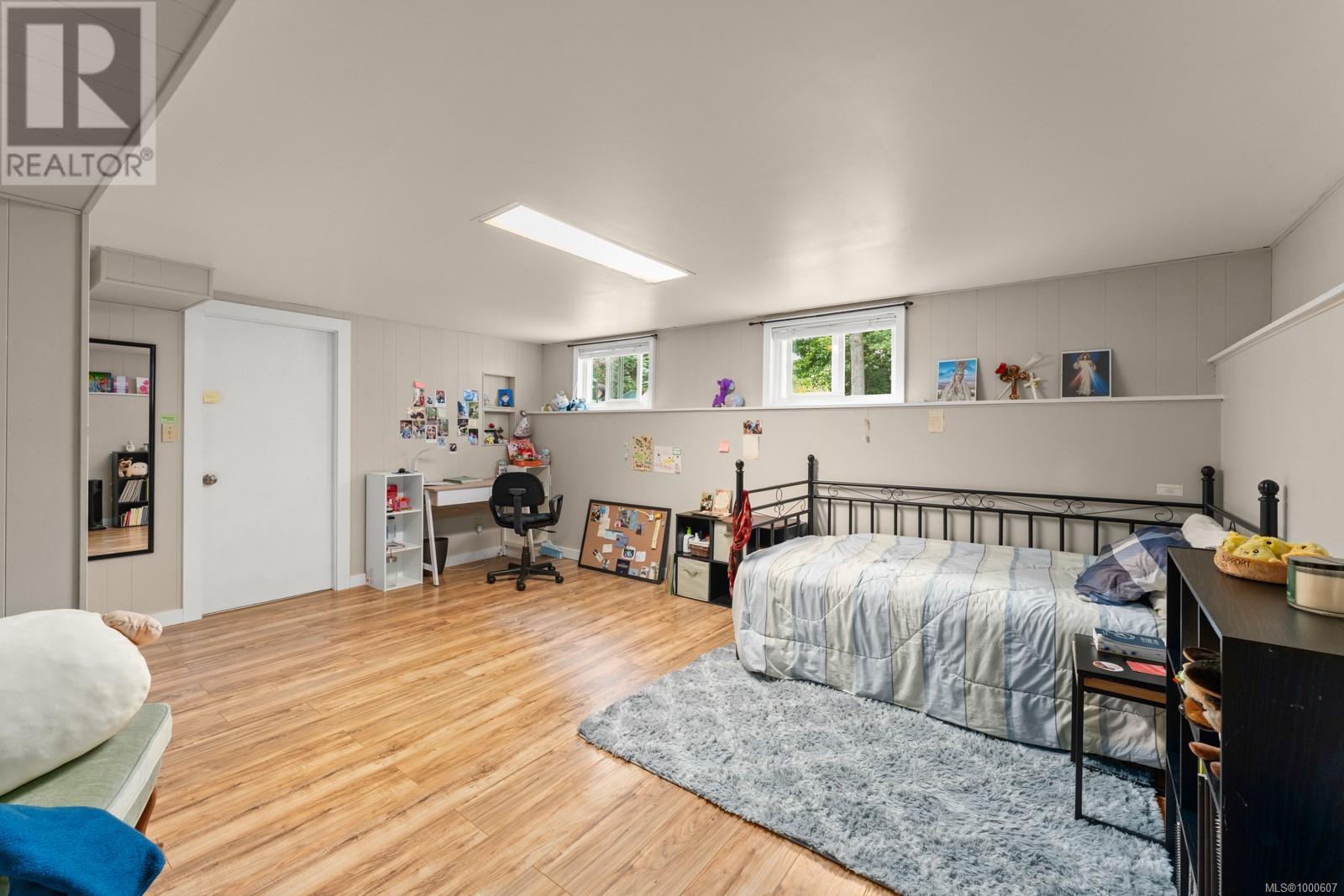 Photo 8 of 3352 Henderson Rd, Oak Bay BC