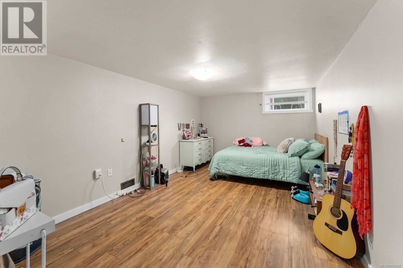 Photo 12 of 3352 Henderson Rd, Oak Bay BC