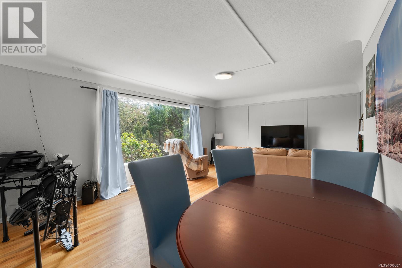 Photo 35 of 3352 Henderson Rd, Oak Bay BC
