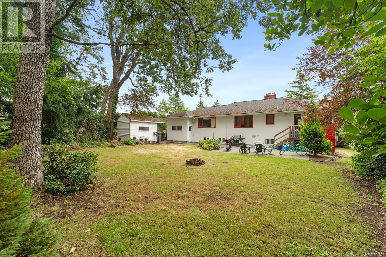 Photo 33 of 3352 Henderson Rd, Oak Bay BC