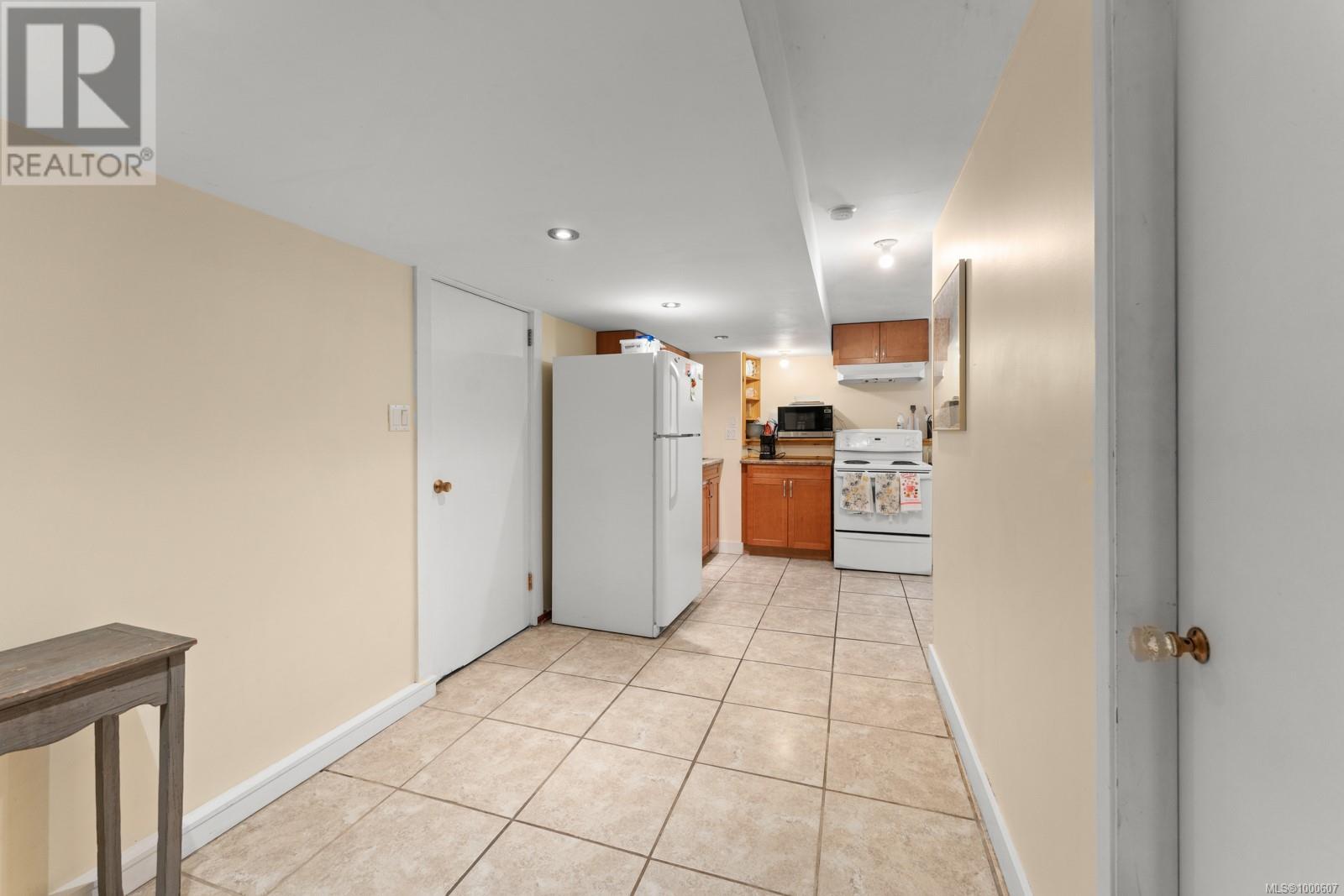 Photo 37 of 3352 Henderson Rd, Oak Bay BC