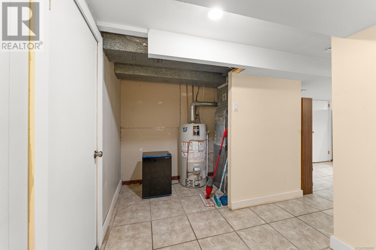 Photo 32 of 3352 Henderson Rd, Oak Bay BC