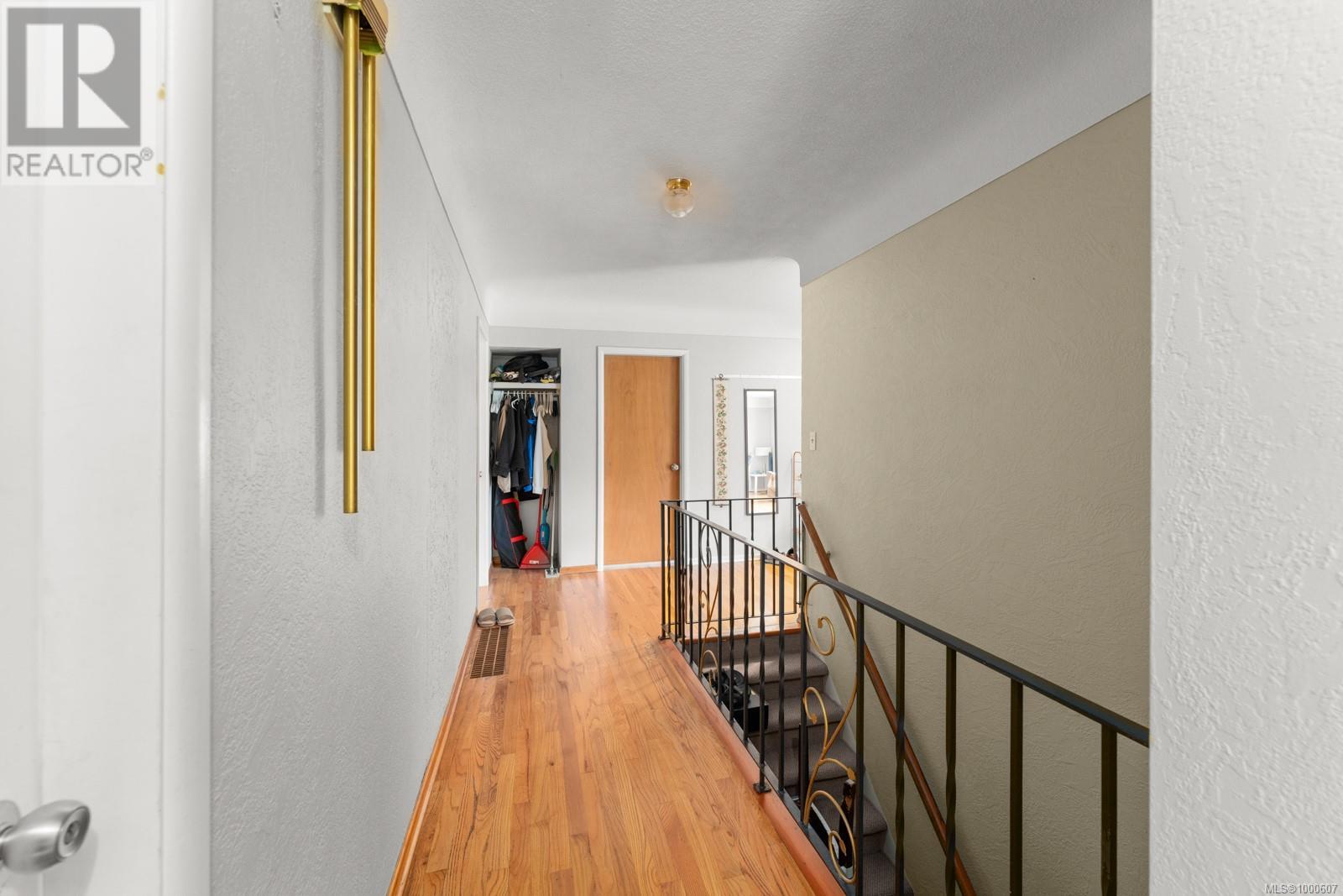 Photo 11 of 3352 Henderson Rd, Oak Bay BC