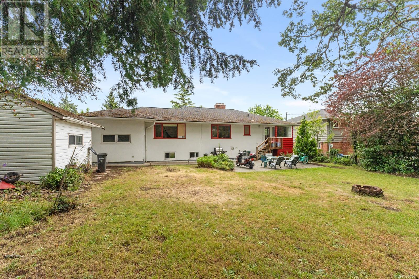 Photo 28 of 3352 Henderson Rd, Oak Bay BC