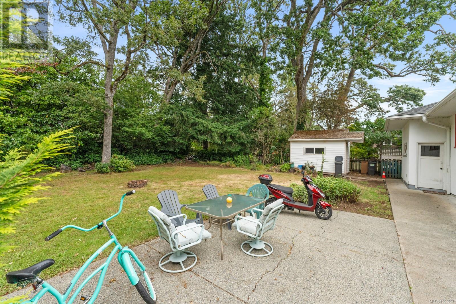 Photo 24 of 3352 Henderson Rd, Oak Bay BC