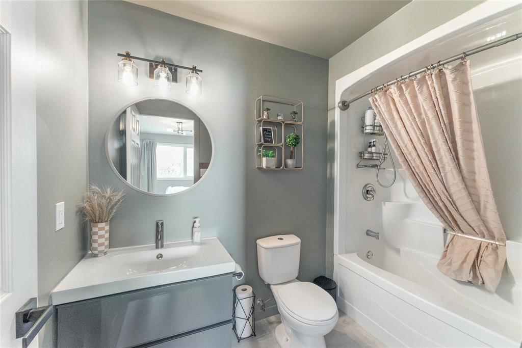 Photo 22 of 230 Mclean Avenue, Selkirk MB
