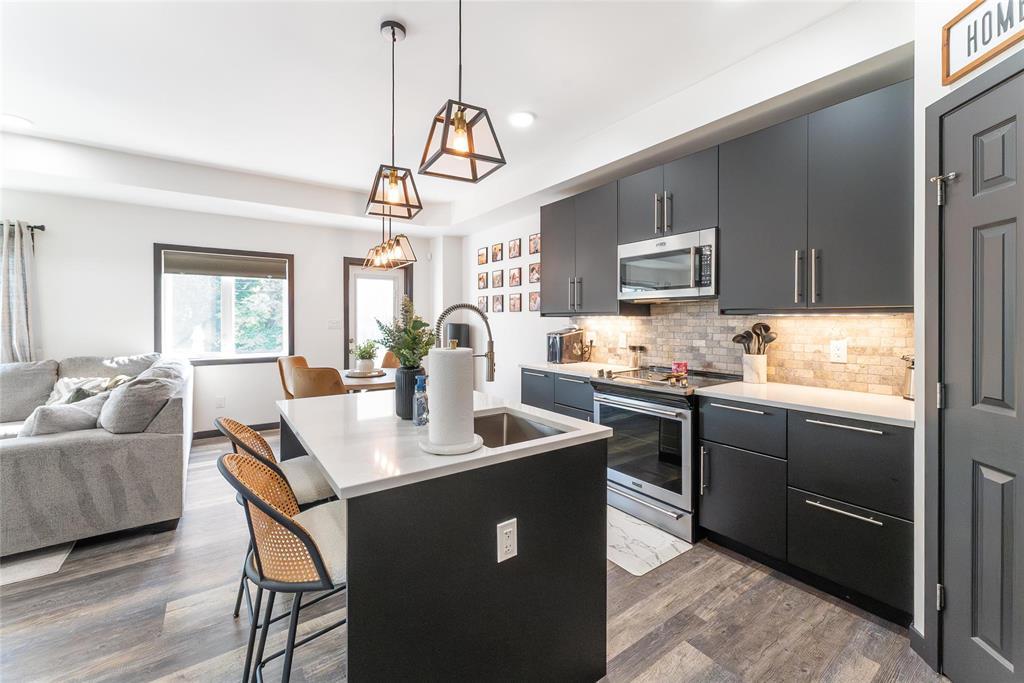 Photo 9 of 230 Mclean Avenue, Selkirk MB
