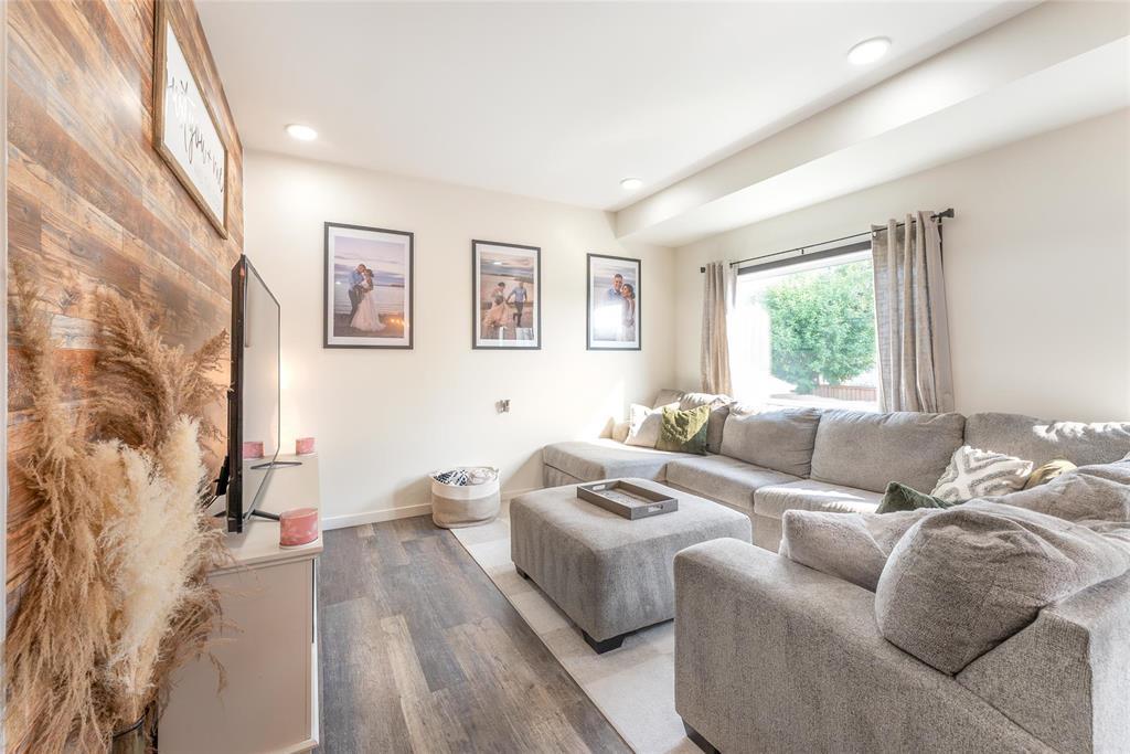 Photo 18 of 230 Mclean Avenue, Selkirk MB