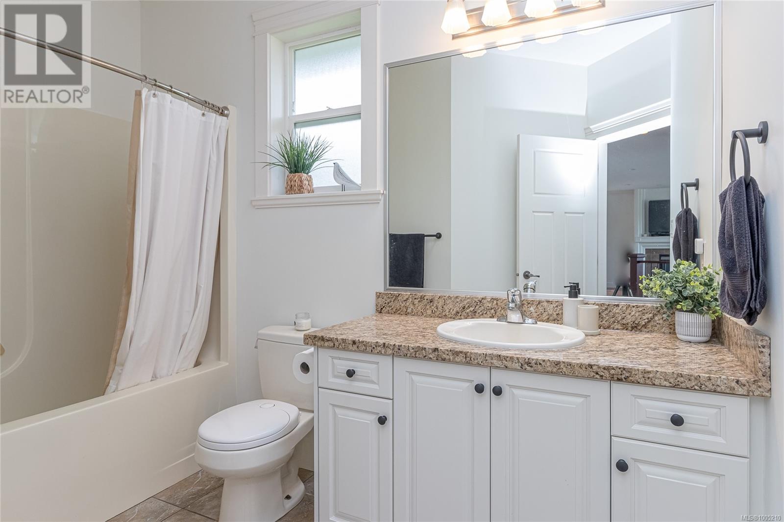 Photo 4 of 606 Stevens Pl, Ladysmith BC