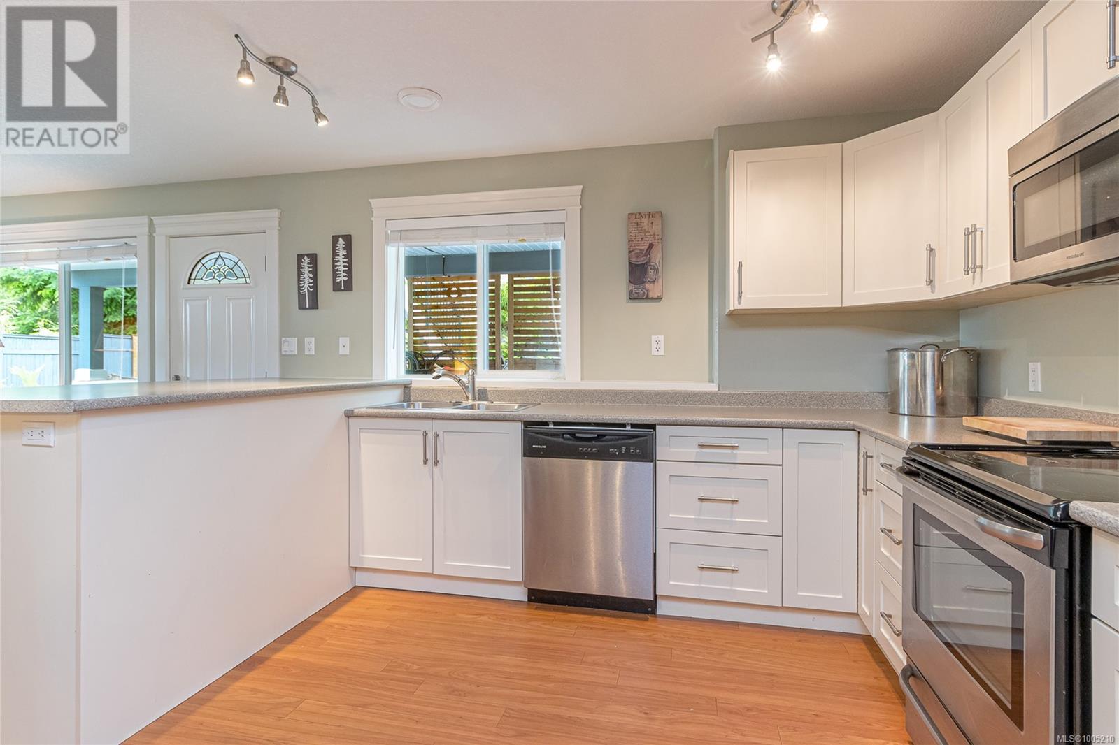 Photo 79 of 606 Stevens Pl, Ladysmith BC