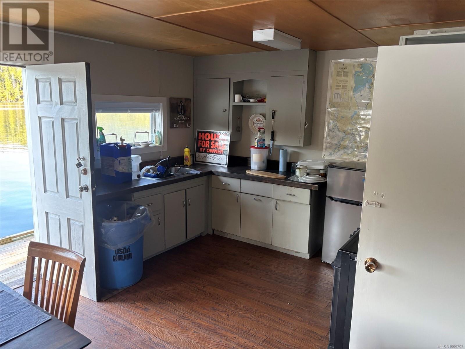 55 USELESS Inlet, Port Alberni