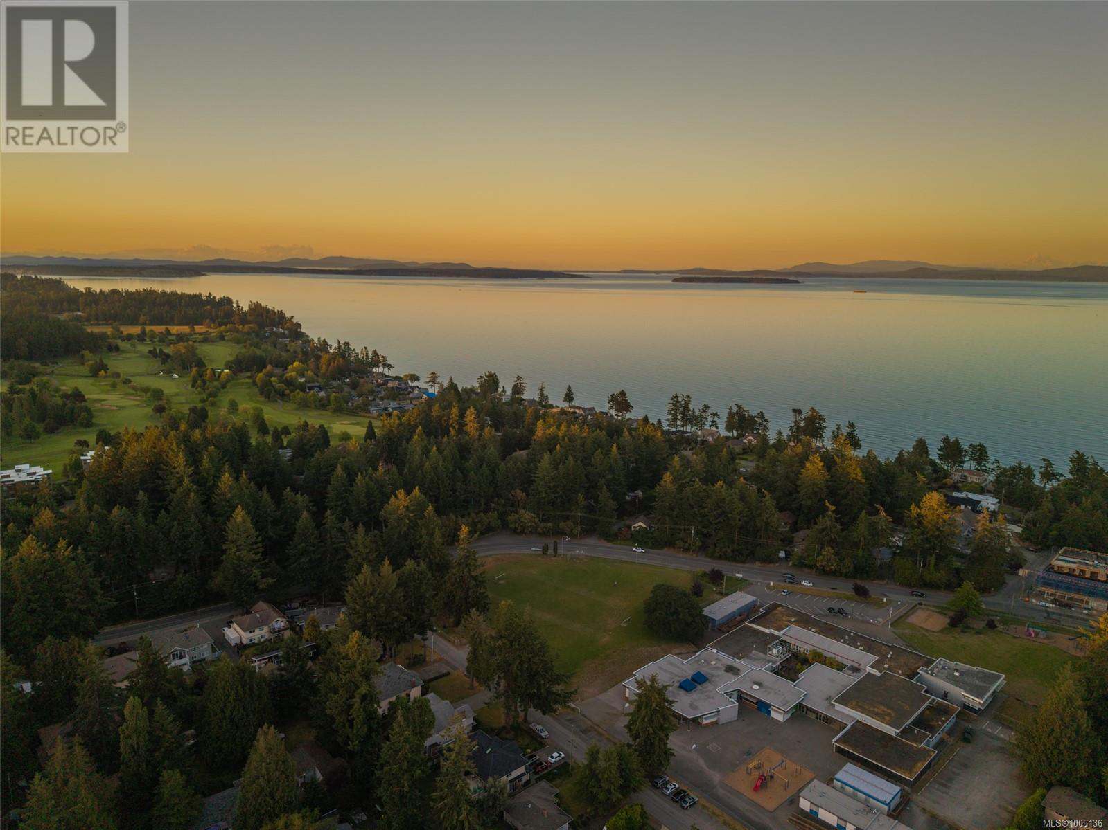 Photo 4 of 5200 Polson Terr, Saanich BC