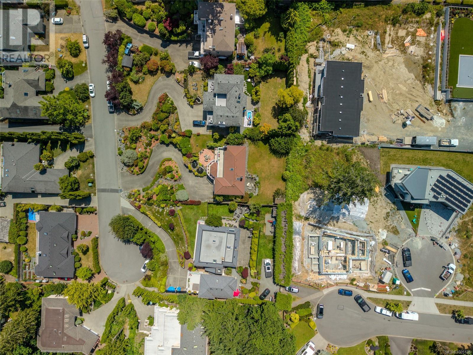 Photo 10 of 5200 Polson Terr, Saanich BC